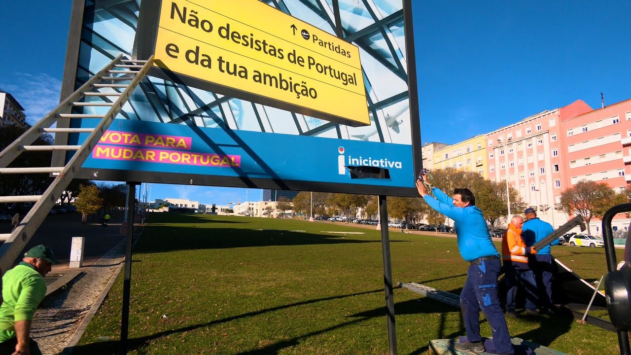 Retirada de outdoors: Alameda Dom Afonso Henriques