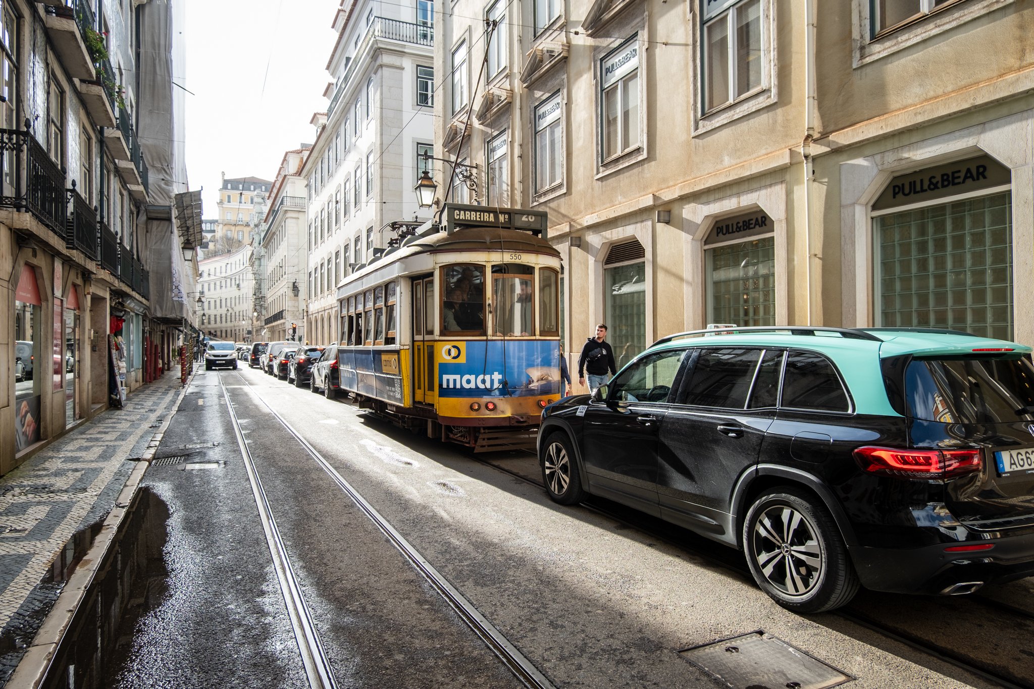 Tram 28 stuck in traffic in Baixa